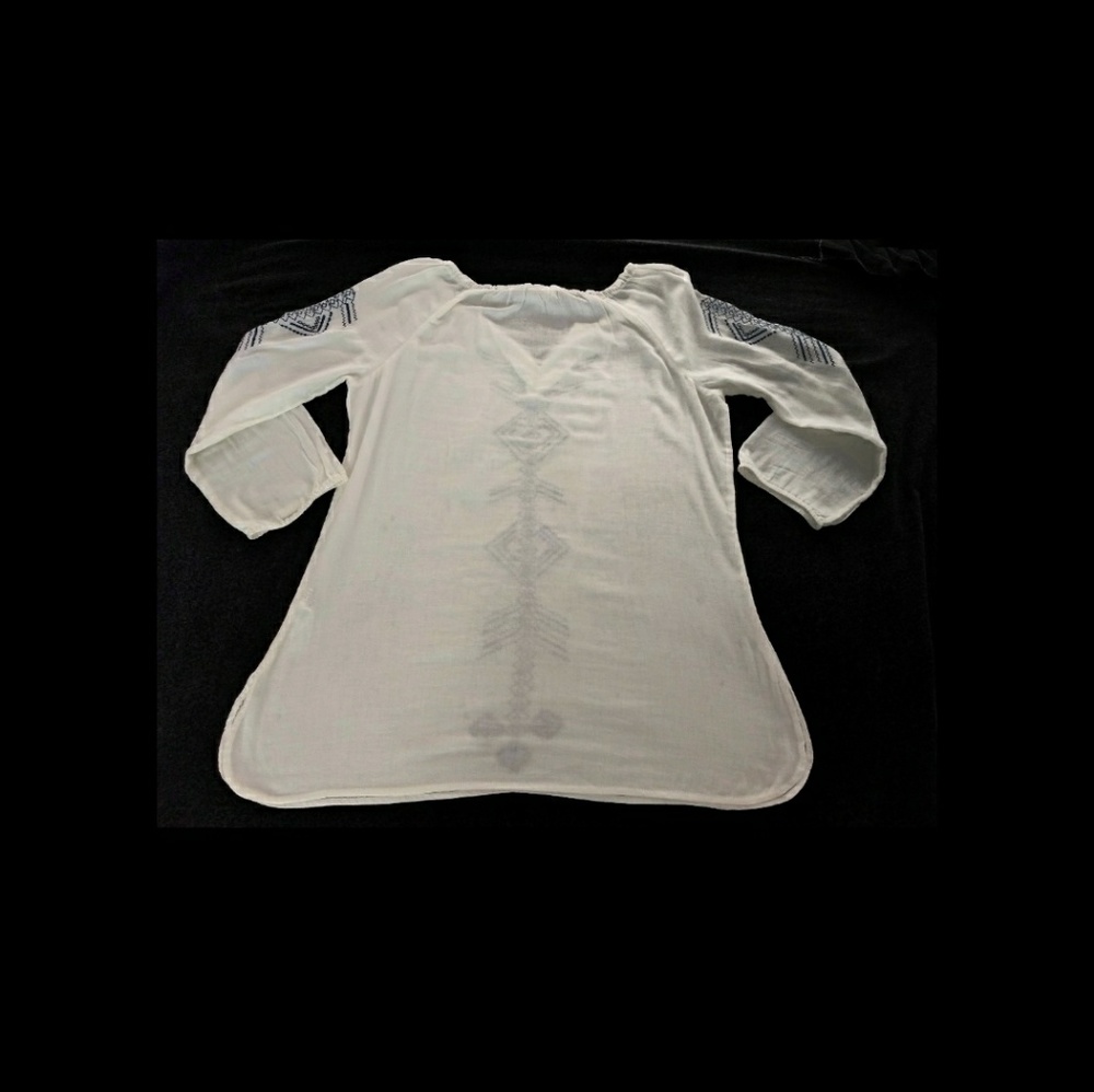 ☮️White blue Embroidery detailing top🌼 - Picture 4 of 7